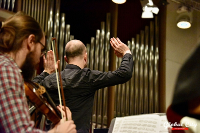 Дирижер Титов заявил, что заставляет студентов ходить в Эрмитаж и Русский музей