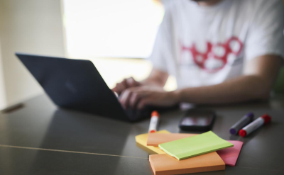 FT рассказала о конфликтах в банках США между поколениями из-за удаленки