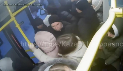 Два пассажира выпали на ходу из казанского автобуса