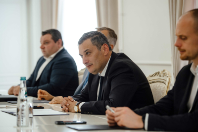 Песков анонсировал звонок Путина попавшему в ДТП Хинштейну