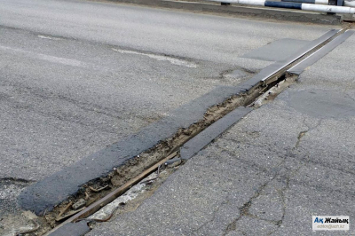 Объездной мост в Атырау расходится &laquo;по швам&raquo;