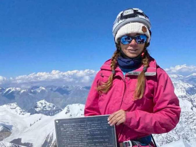 Следственный комитет РФ подключился к спасению застрявшей на пике Победы альпинистки