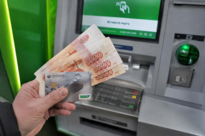 Просто положить наличные больше нельзя: Центробанк изменил правила