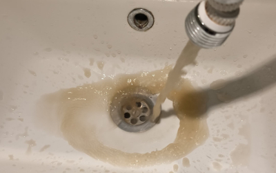 Из крана идёт грязная вода
