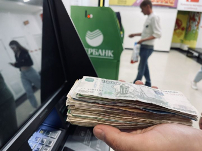 В марте объём наличных в России вырос на 300 млрд из-за отключений интернета