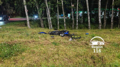 Байкер снес людей на остановке в Казани - жесткие фото 04/07/2026 &ndash; Новости