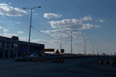 Затянувшийся ремонт дороги вымотал автомобилистов из сёл Аксай и Акжар