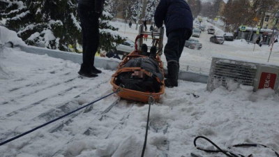 В Казани спасатели сняли с крыши упавшего с высоты мужчину 01/02/2026 &ndash; Новости
