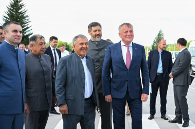 Газификация, помощь бойцам и завод КМИЗа: рабочий день Минниханова в районах