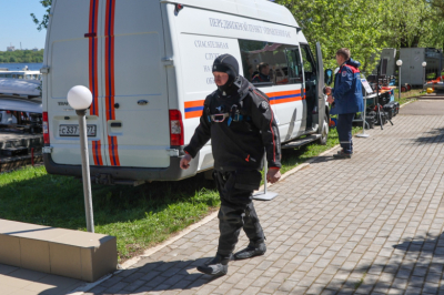 Спасатели достали из озера тело подростка
