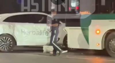 ДТП с участием автобуса снова произошло в Астане (ВИДЕО)