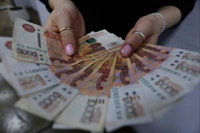 Кто чаще всего покупает лотерейные билеты в России