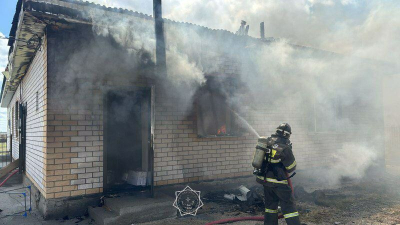 Крупный пожар произошел в частном доме в области Абай