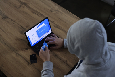 Мошенники предлагают россиянам скидки на авиабилеты в ОАЭ