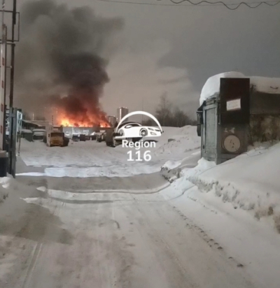 Мощнейший пожар охватил склад с парфюмерией и косметикой в Казани - видео 11/03/2026 &ndash; Новости