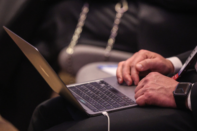 &laquo;Известия&raquo;: Техника Apple, Samsung и&nbsp;автозапчасти могут подорожать на&nbsp;треть из-за войны на&nbsp;Ближнем Востоке