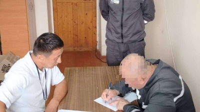 В Абайской области 53-летний осужденный впервые пошел в школу