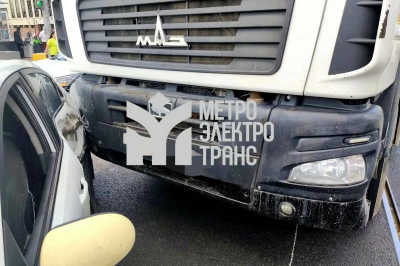 Движение трамваев в центре Казани остановлено из-за ДТП с грузовиком на путях