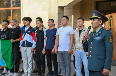 Астана отправила в армию первых призывников осени-2025