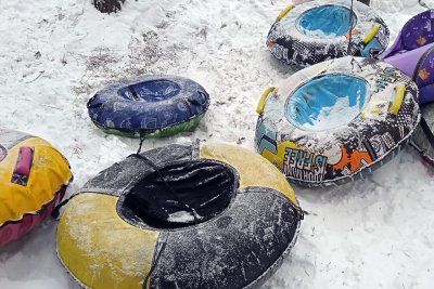 В Свердловской области оказывают помощь семьям детей, погибших при катании на тюбинге