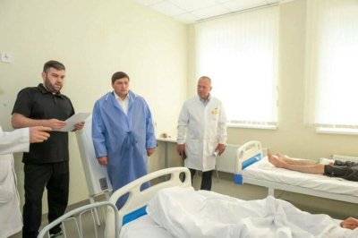Мэр Нижнекамска навестил пострадавших после атаки БПЛА